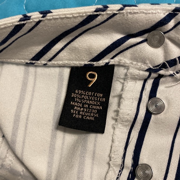 Shorts - Picture 4 of 5